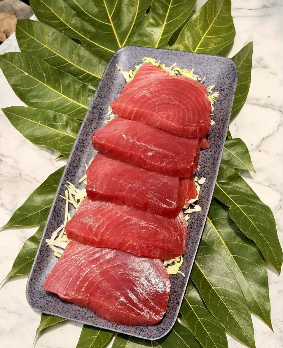 Fresh slabs of ahi on ti leaves at the Umekes fish market
